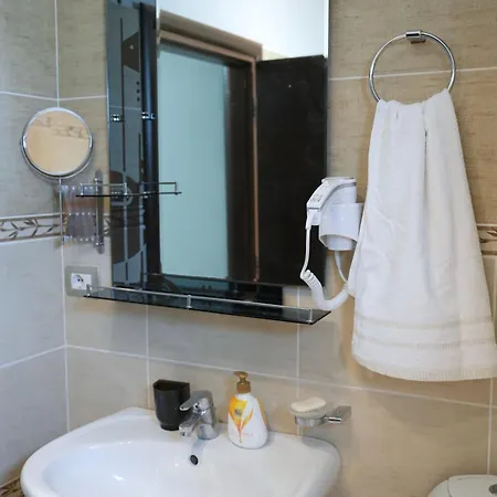 Duzgo Apartamento Gjirokastër